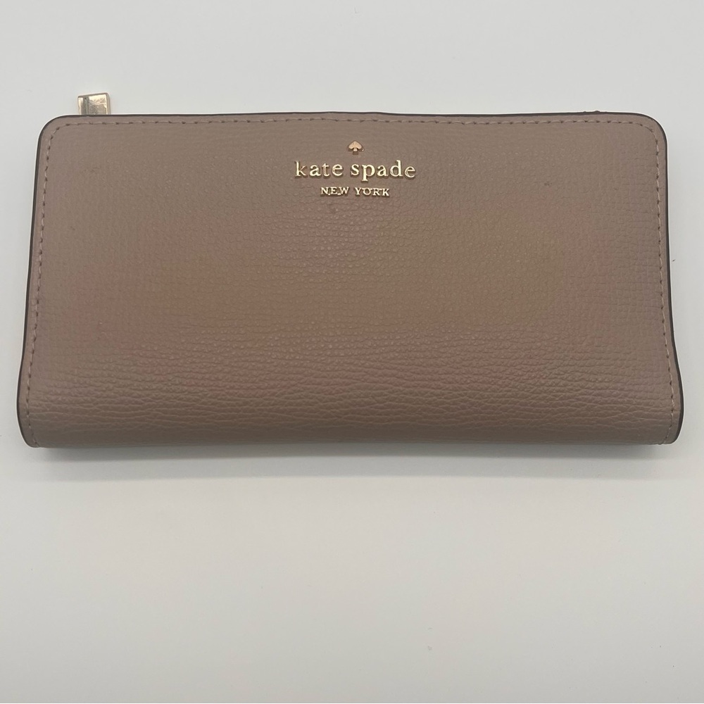Kate Spade Darcy Large Thin Slim Bifold Warm Toupe Tan Wallet WLR00545 Snap Clos